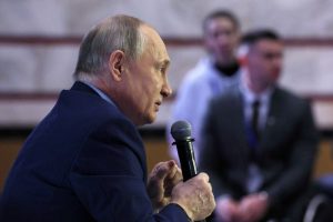 Putin diz que armas ocidentais para Ucrânia estão parando nas mãos do Taliban
