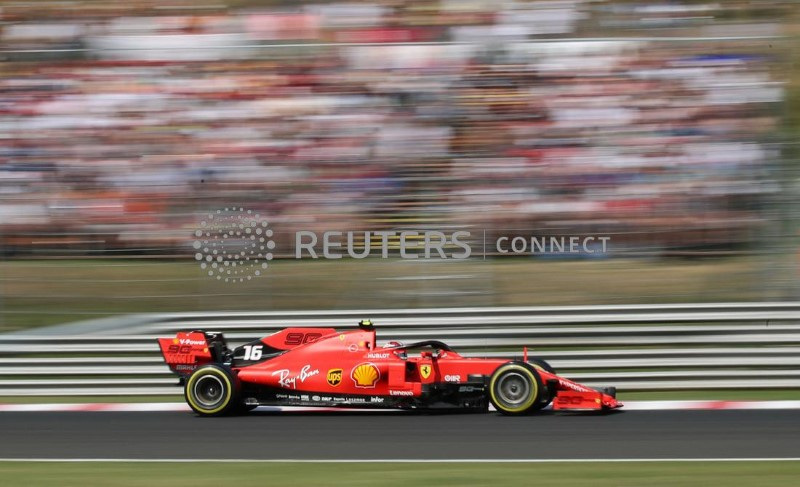 Leclerc bate antes da largada no Brasil