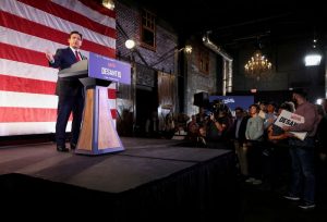 Ron DeSantis recebe apoio da governadora de Iowa nas primárias republicanas
