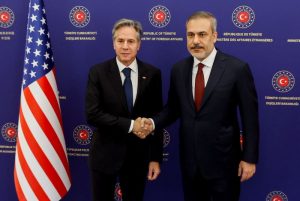 Na Turquia, Blinken discute esforços para expandir ajuda em Gaza