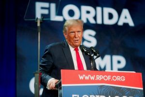 Trump mira voto hispânico para 2024 enquanto rivais se reúnem para debate em Miami