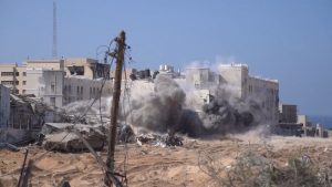 Israel diz que mais de 100 mil palestinos em Gaza fugiram para o sul em dois dias