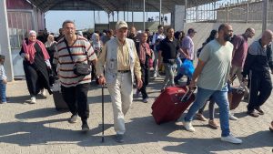 Primeiros estrangeiros e feridos deixam Gaza em direção ao Egito