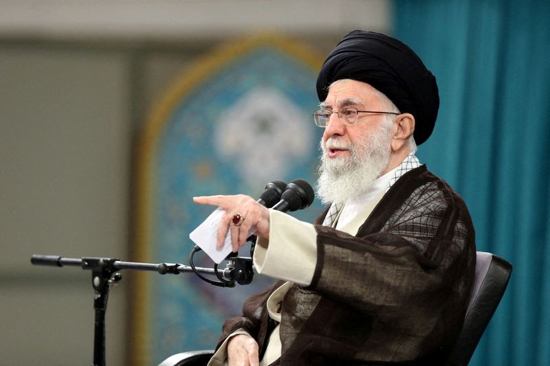 Khamenei, do Irã, pede aos países muçulmanos que boicotem Israel