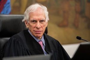 Juíz de Nova York em caso de fraude de Trump emite ordem de silêncio a advogados