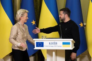 Ucrânia exalta “passo histórico” da UE que aproxima Kiev da adesão ao bloco