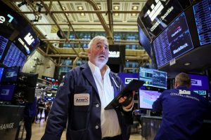 Wall Street cai após falas do chair do Fed e leilão de Treasuries