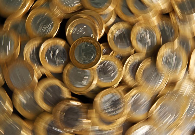 Taxas futuras de juros caem em reação a dados do emprego privado nos EUA