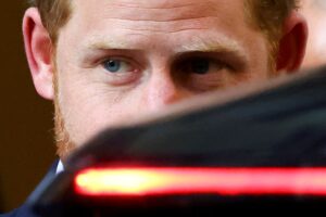 Príncipe Harry perde tentativa de descartar defesa de editora em processo por difamação