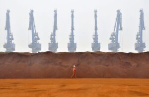Minério de ferro amplia alta em Dalian com esperança renovada de melhora na demanda da China