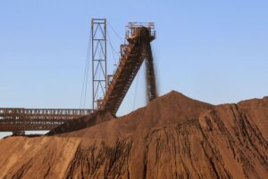 Minério de ferro amplia ganhos em Dalian com esperanças de melhora da demanda da China