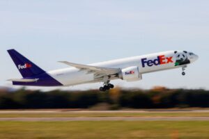 FedEx sobe em negociações pré-mercado com aumento de lucros e margens na unidade Express