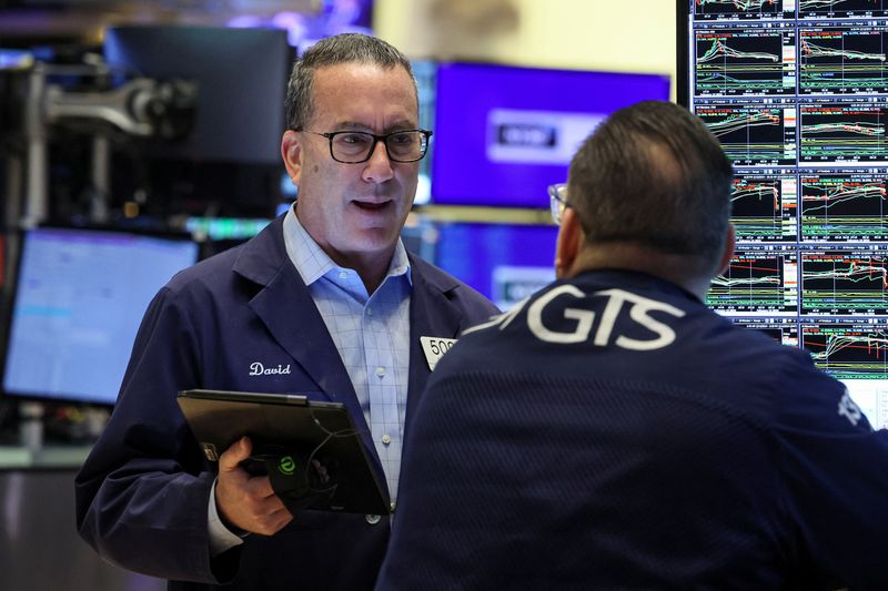 Wall Street recua após dados econômicos dos EUA e com queda de fabricantes de chips