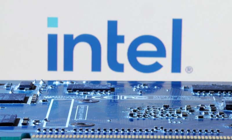 Intel recua na bolsa com receio por limite da China a chips dos EUA