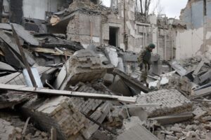 Destroços de mísseis caem em Kiev, prédio é seriamente danificado, dizem autoridades ucranianas