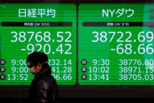Ações japonesas atingem máxima recorde, iene se recupera com o Fed superando BC do Japão