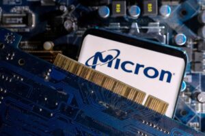 Ações da Micron atingem máxima com demanda por IA fortalecendo previsão de receita
