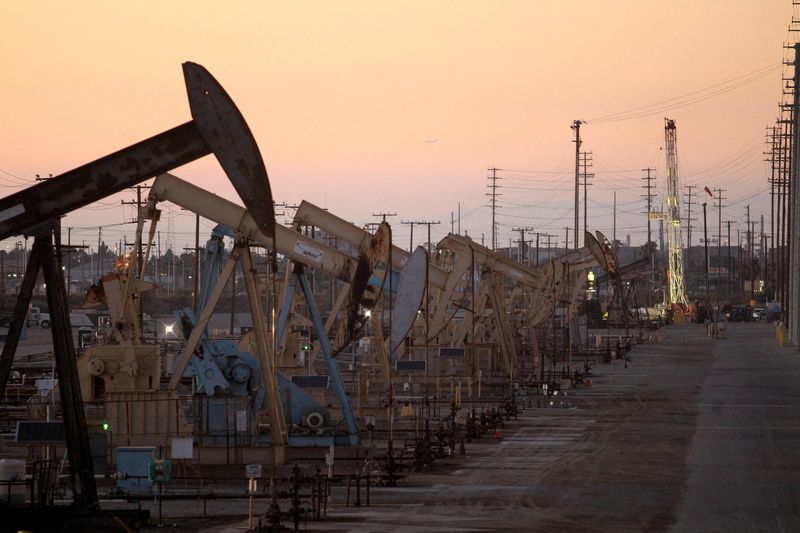 Preços do petróleo sobem 2% e tocam pico em 4 meses por exportação menor de Iraque e Arábia Saudita