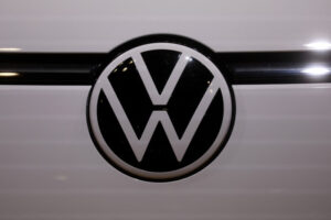 Volkswagen e Mobileye levarão novas funções de direção automatizada para produção em série