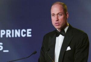 Doenças do pai e da esposa concentram atenção no futuro rei britânico, o príncipe William