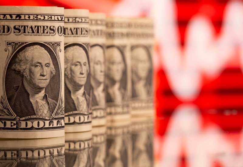Dólar tem leve alta após ata do Copom e IPCA-15 em meio a expectativa por dados dos EUA