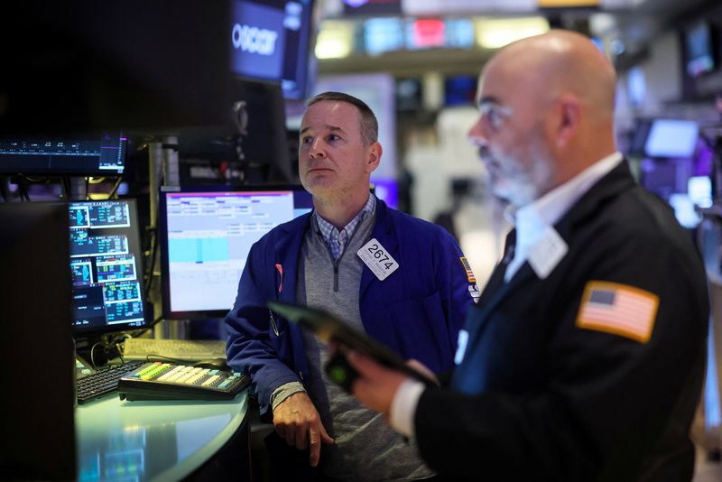 Índices de ações caem após semana forte enquanto investidor avalia o Fed