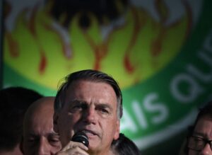 PF aponta Bolsonaro como membro de organização criminosa e liga fraude em vacinação a tentativa de golpe