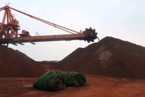Minério de ferro sobe com esperança de recuperação da demanda da China