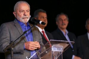 Ex-ministro: Lula Demonstra Receio e Cede ao Mercado